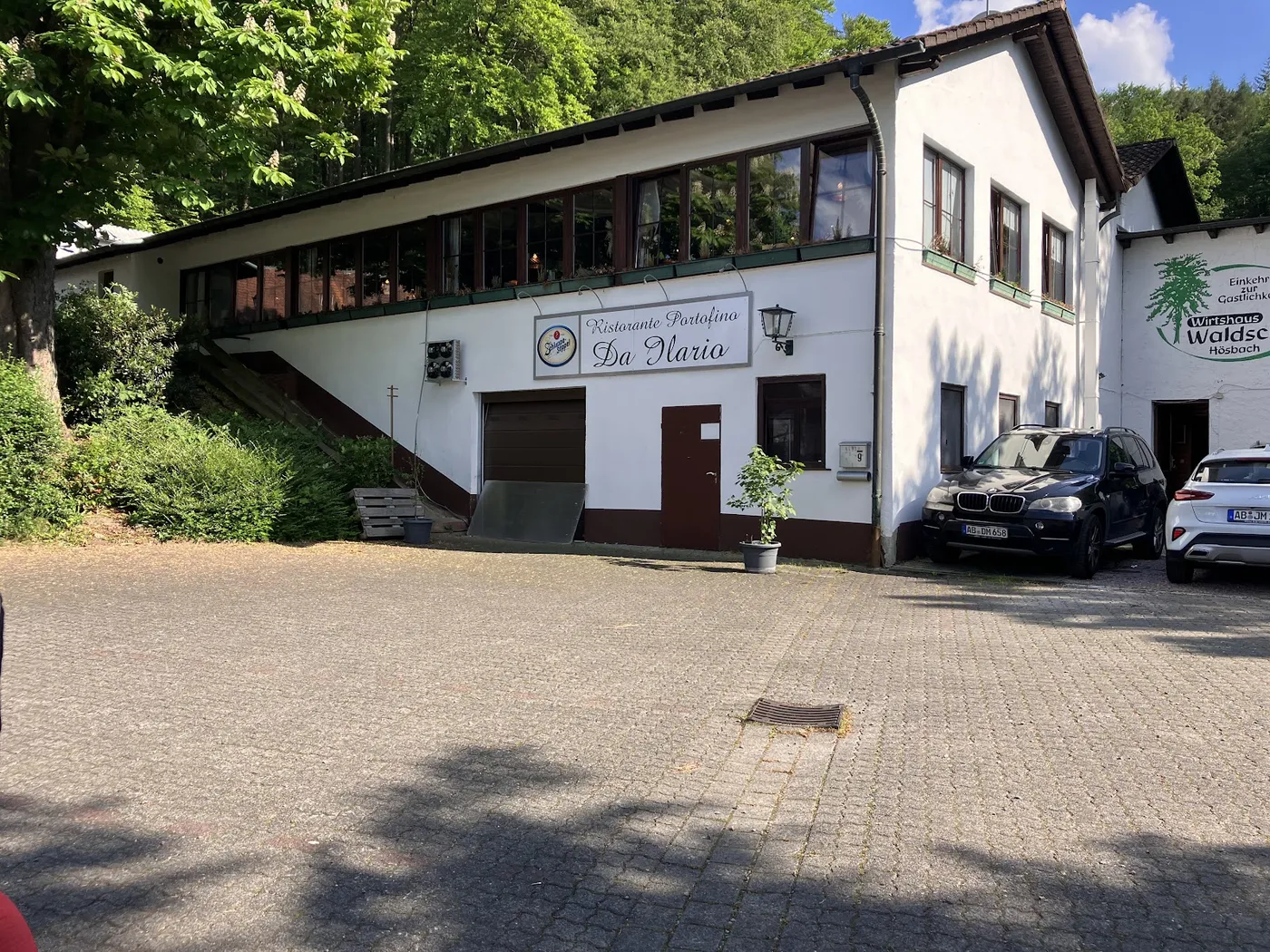 Das Ristorante Portofino da Ilario von außen, am Waldrand im Klingerweg